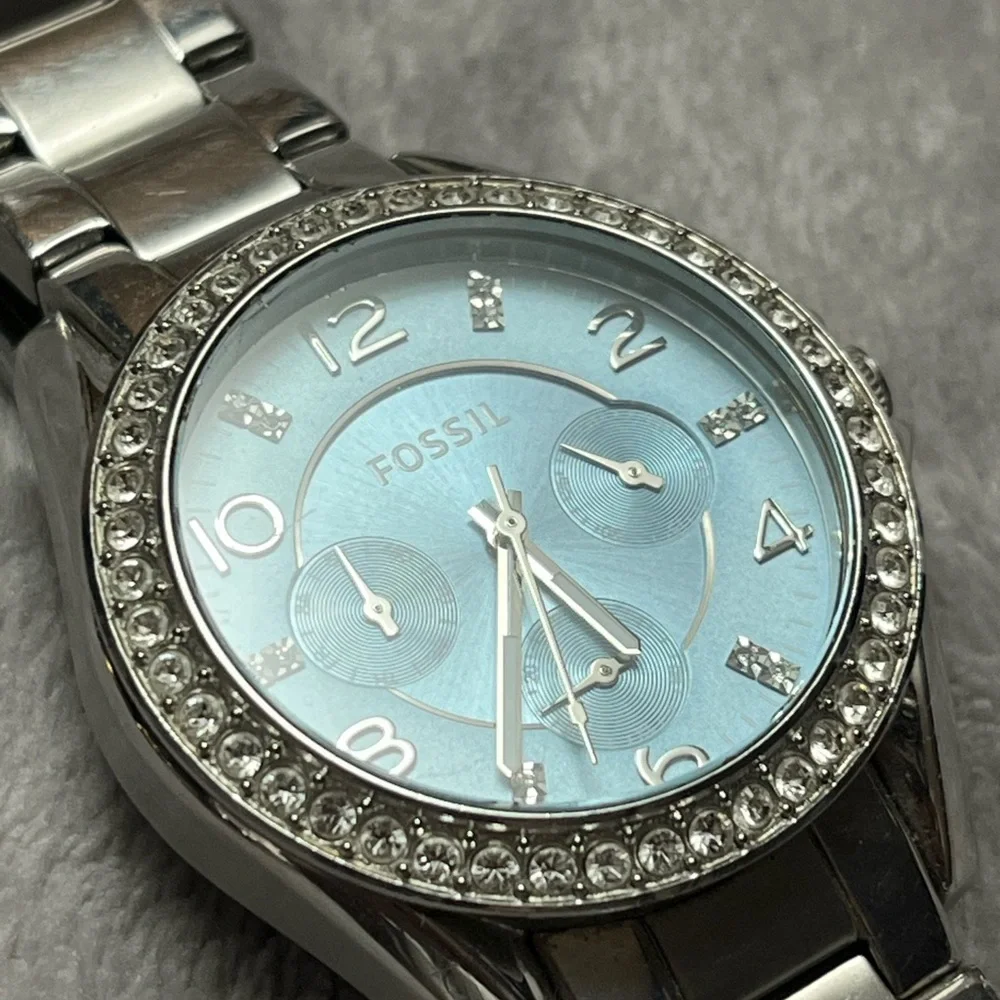 Fossil Watch Collection with Gold, Silver, and Black Accents - Picture 5 of 5